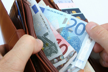 Nadobudnutie tovaru z EÚ platiteľom dane Eurobankovky v peňaženke
