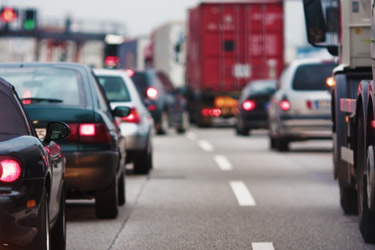 Daňové posúdenie povinností poskytovateľov dopravných služieb (UBER) tt_auta-na-dialnici